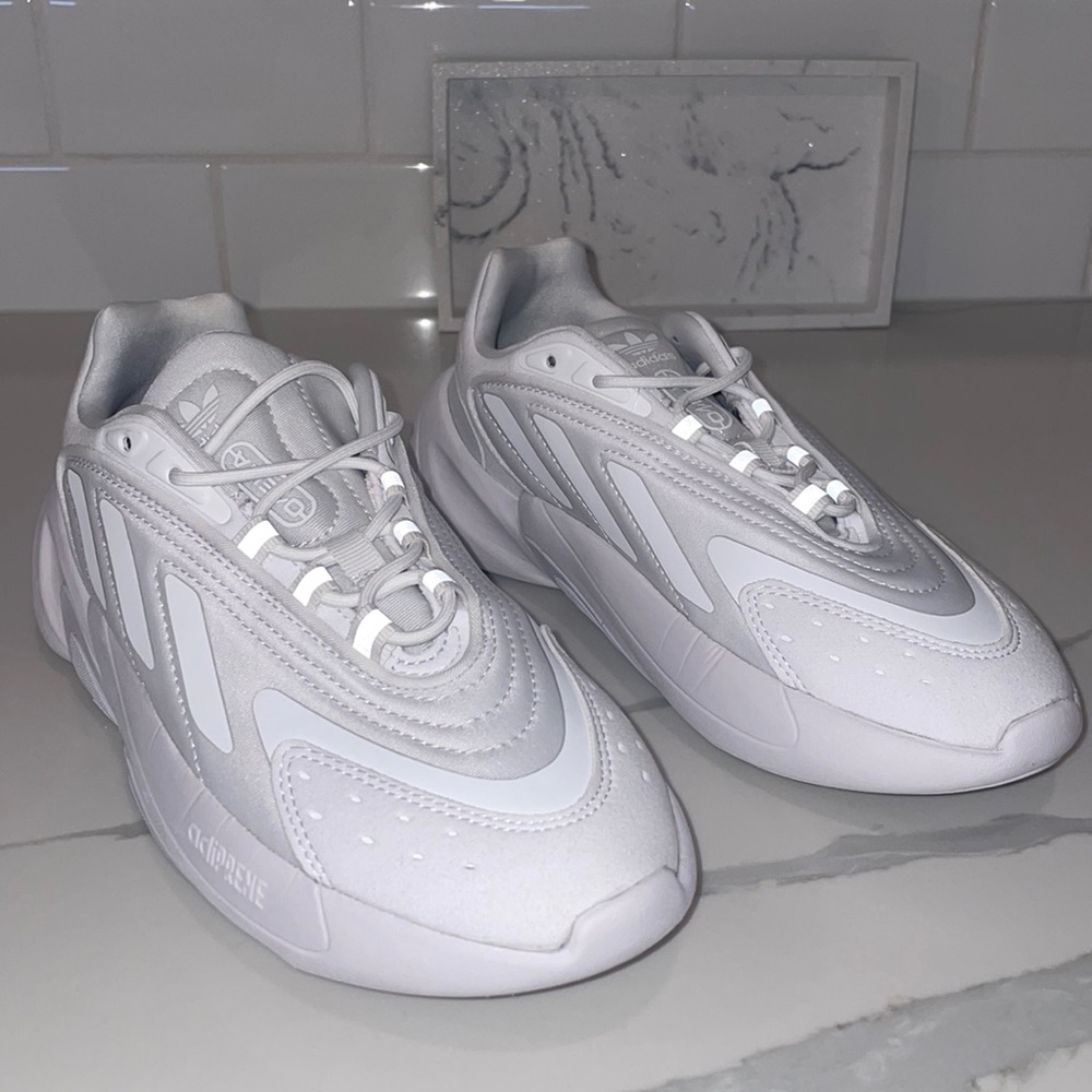 Adidas Ozelia White Sneakers US size 5 youth